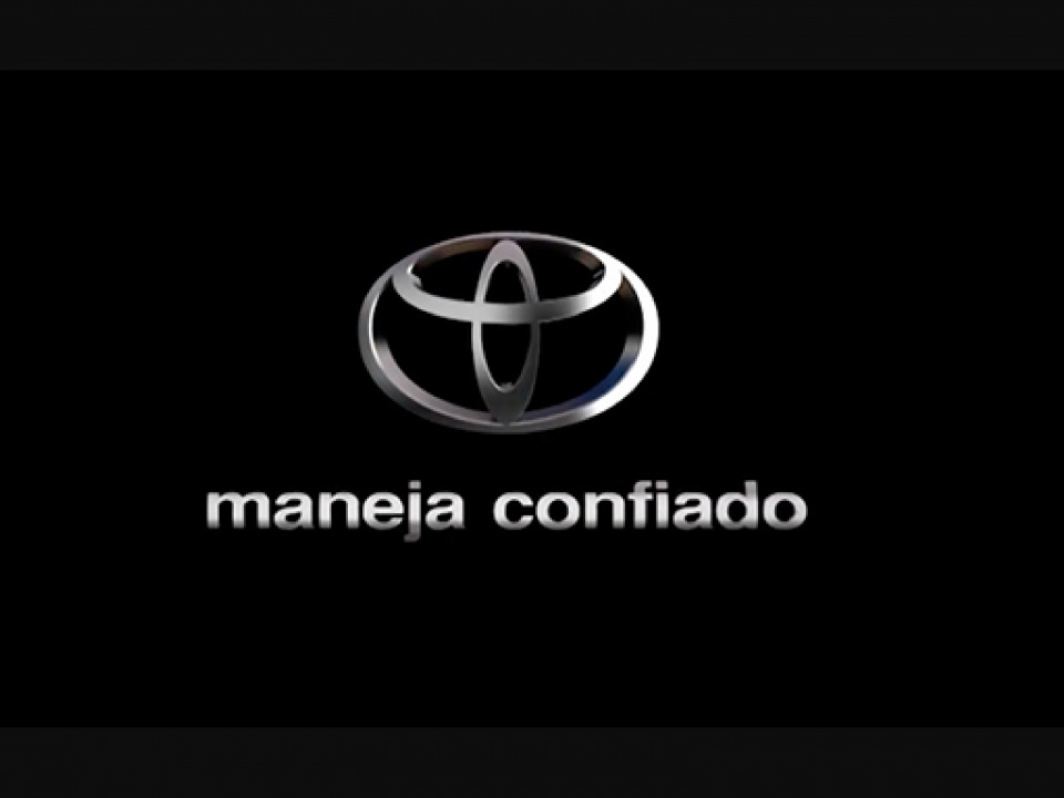 Toyota Maneja confiado 